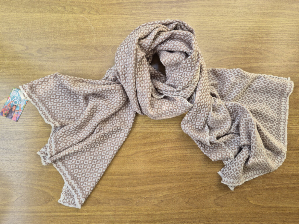 Preview: LWH Kaschmir-Schal | Helles Kupfer & Creme | Rautenmuster | weich & strukturiert | 66×190 cm